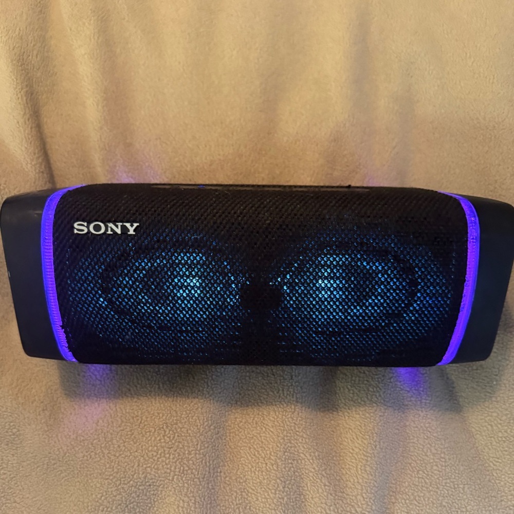 Sony SRS-XSB33 Bluetooth speaker